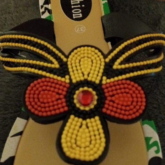 Sandals - Picture 2 of 4